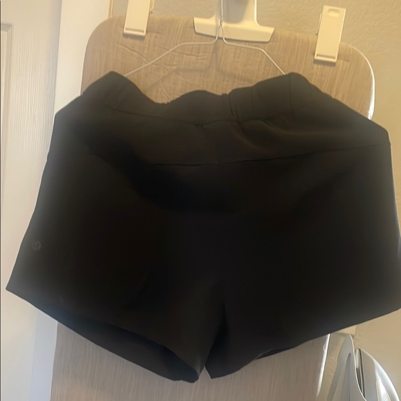 Lululemon Athletica Athletic Shorts with Elastic Waistband in gray and black - Picture 3 of 7